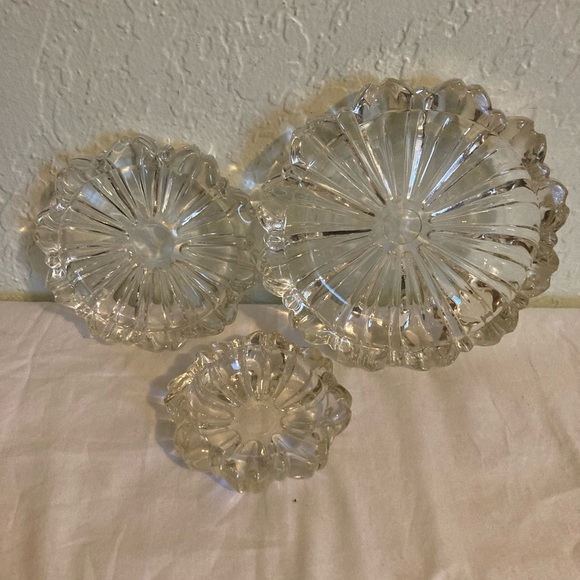 Vintage Hazel Atlas Glass Trio of Daisy Fluted Clear Nesting Ashtrays - Picture 1 of 9